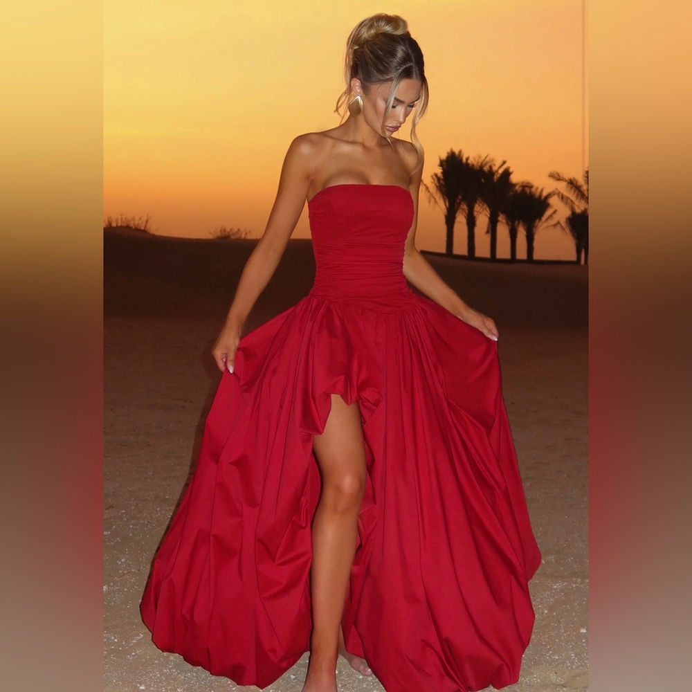Chic Strapless Red Evening Dress